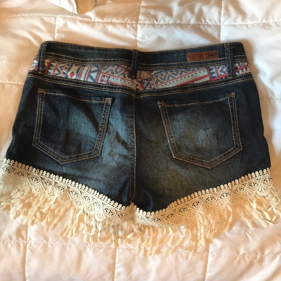Women’s Shorts! Very nice! - Picture 1 of 5